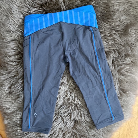 2 for $20 Lululemon Ivivva Girls Workout Capris Shorts Side Pockets - Picture 5 of 6